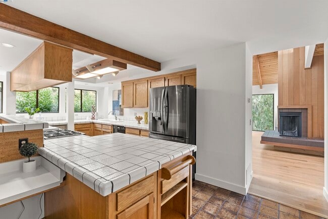 Building Photo - 6425 Zinn Dr