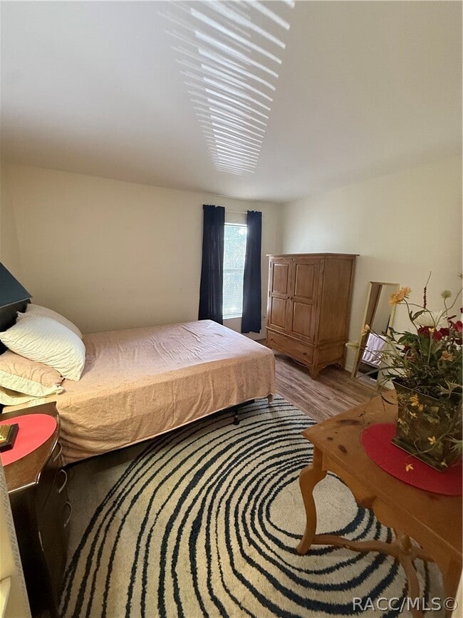 Building Photo - 955 SE Mayo Dr