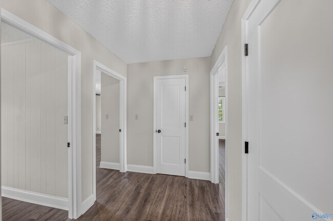 Building Photo - 1208 SE Willowbrook Dr