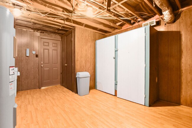 Building Photo - Pet Friendly Four Bedroom with Basement!