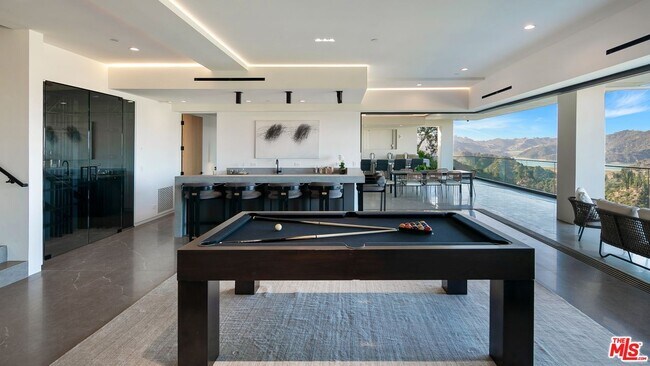 Building Photo - 1324 Stradella Rd