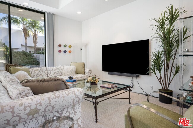 Building Photo - 6 Rocky Ln