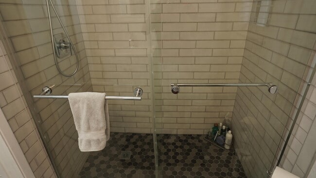 Building Photo - 100 Pelican Pointe Dr