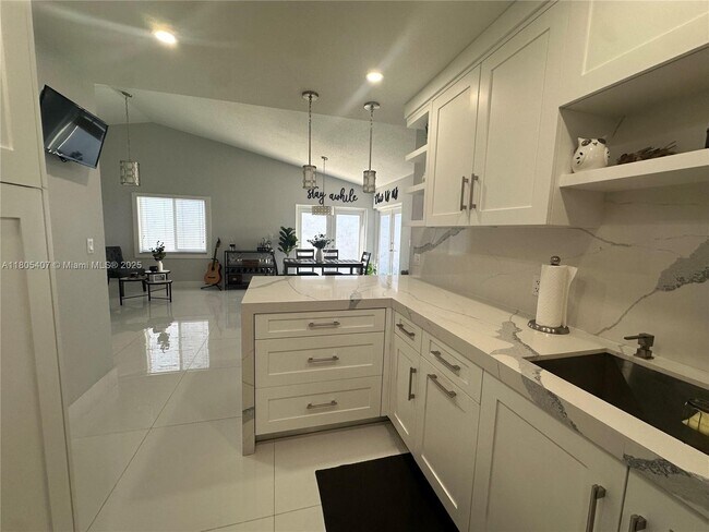 Building Photo - 541 SW 89th Ct