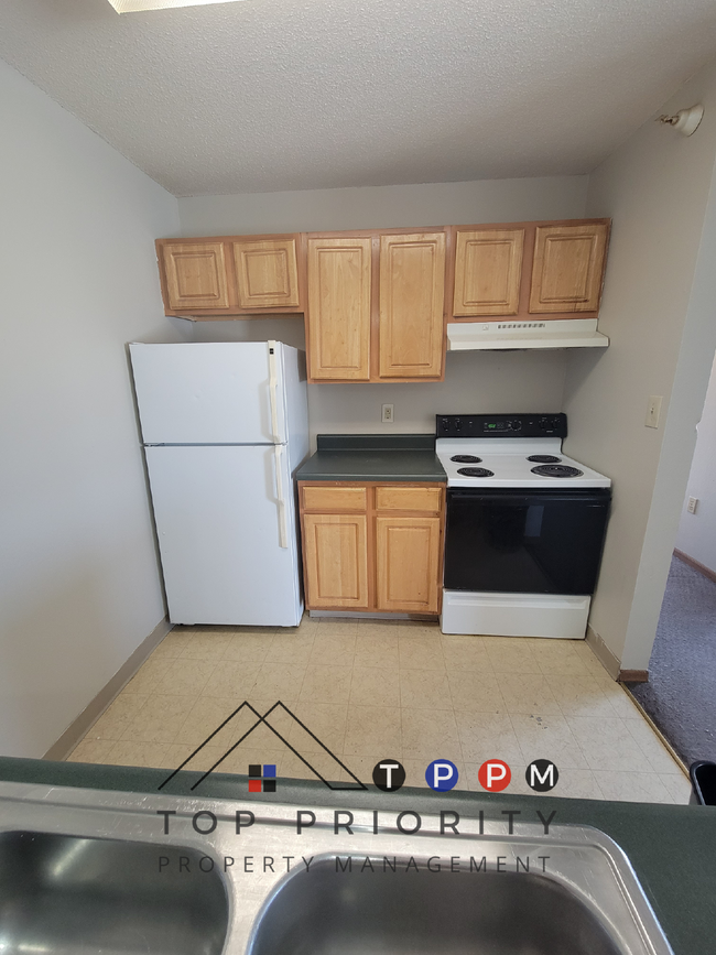 Building Photo - ** WINTER MOVE IN SPECIAL ** 2 Bedroom | 1...