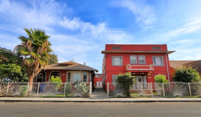 Building Photo - 1806-1810 S Berendo St