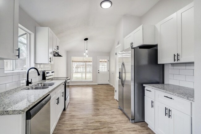 Building Photo - 15910 Plover Ct