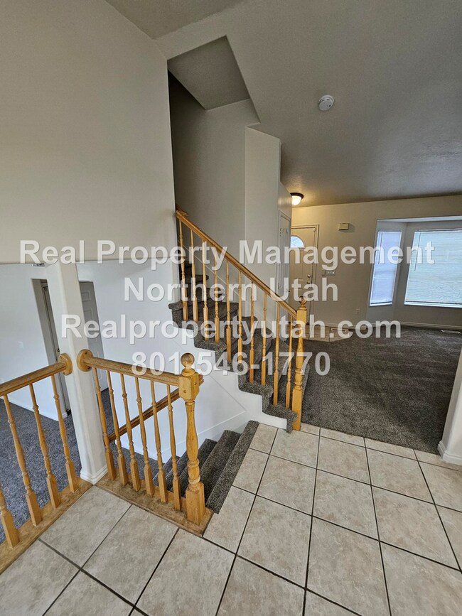 Building Photo - Beautiful 4 Bed 3 Bath Layton Home