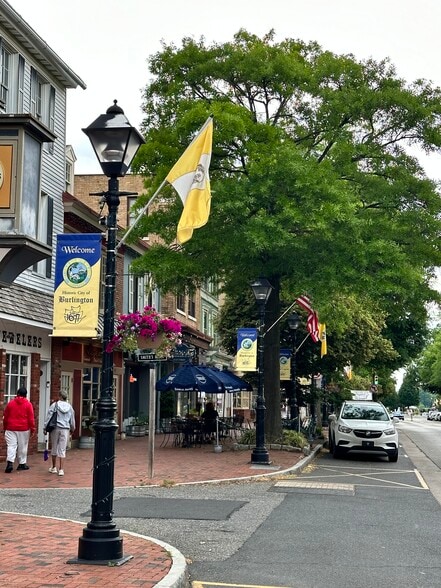 Set within a charming 300-year-old historic neighborhood. - 328 High St