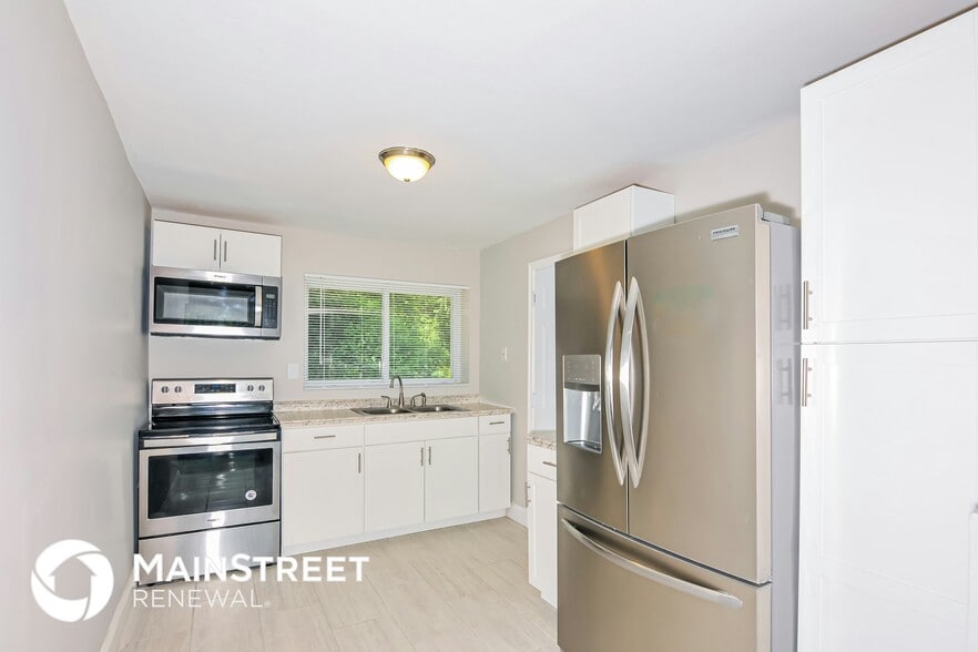 Building Photo - 8863 Granada Pl