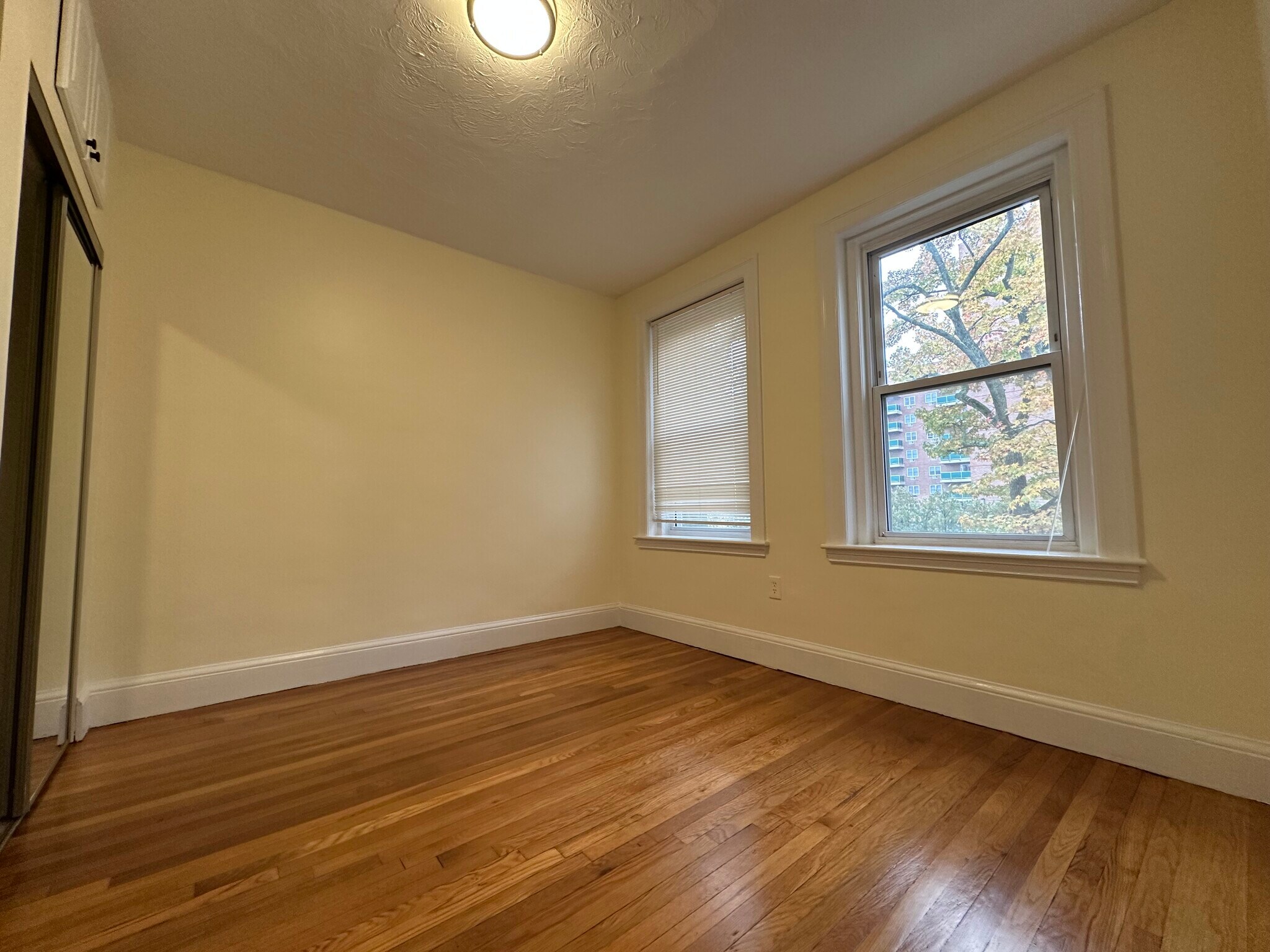 Building Photo - 55 Thatcher St