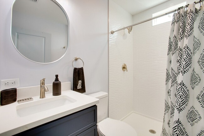 Building Photo - 13611 Catbird Dr