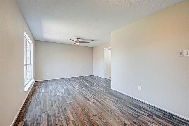 Building Photo - 13002 Kingsmill Dr