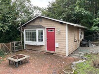 Building Photo - Cute Pigeon Point Open 1 Bedroom Cottage
