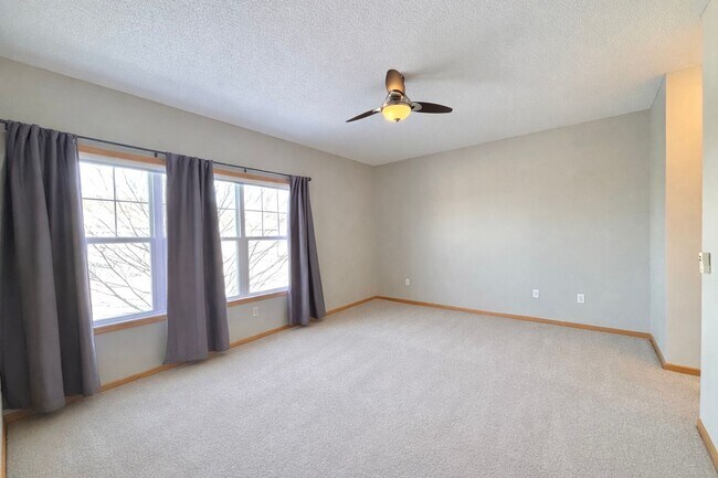 Building Photo - Gorgeous 2bed 2bath Townhome in Bailey’s Arbor