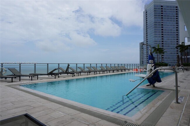 Building Photo - 1300 Brickell Bay Dr