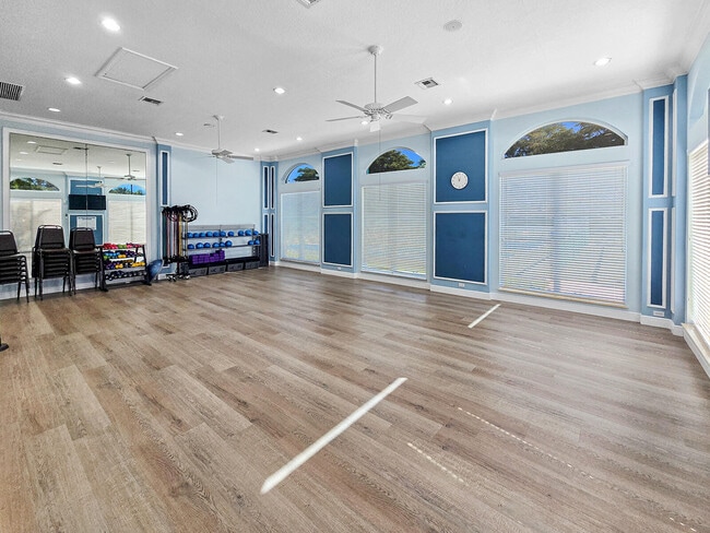 Building Photo - 5058 Glenville Dr