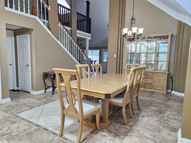 Building Photo - 8807 Vista Springs Dr