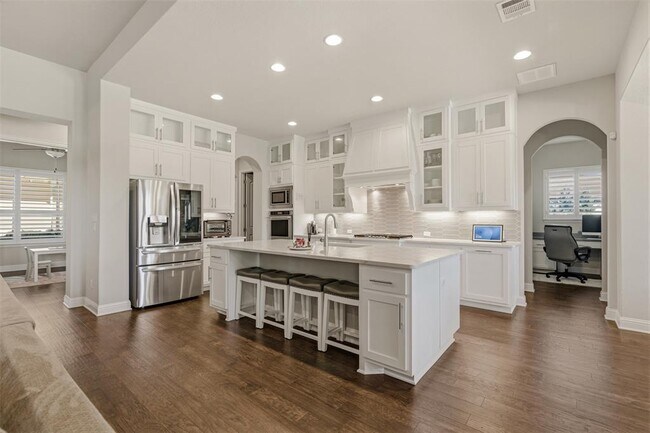 Building Photo - 654 Linden Lp