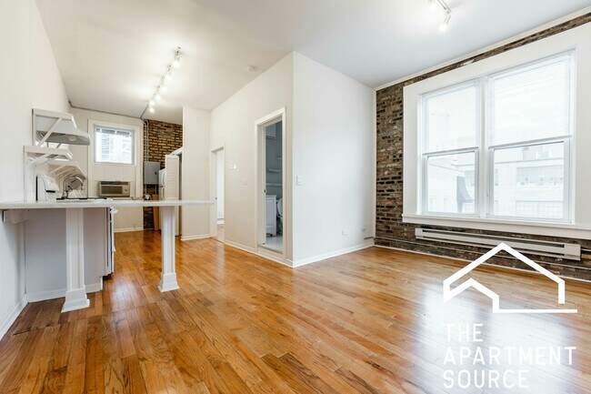 Building Photo - 1349 N Wells St