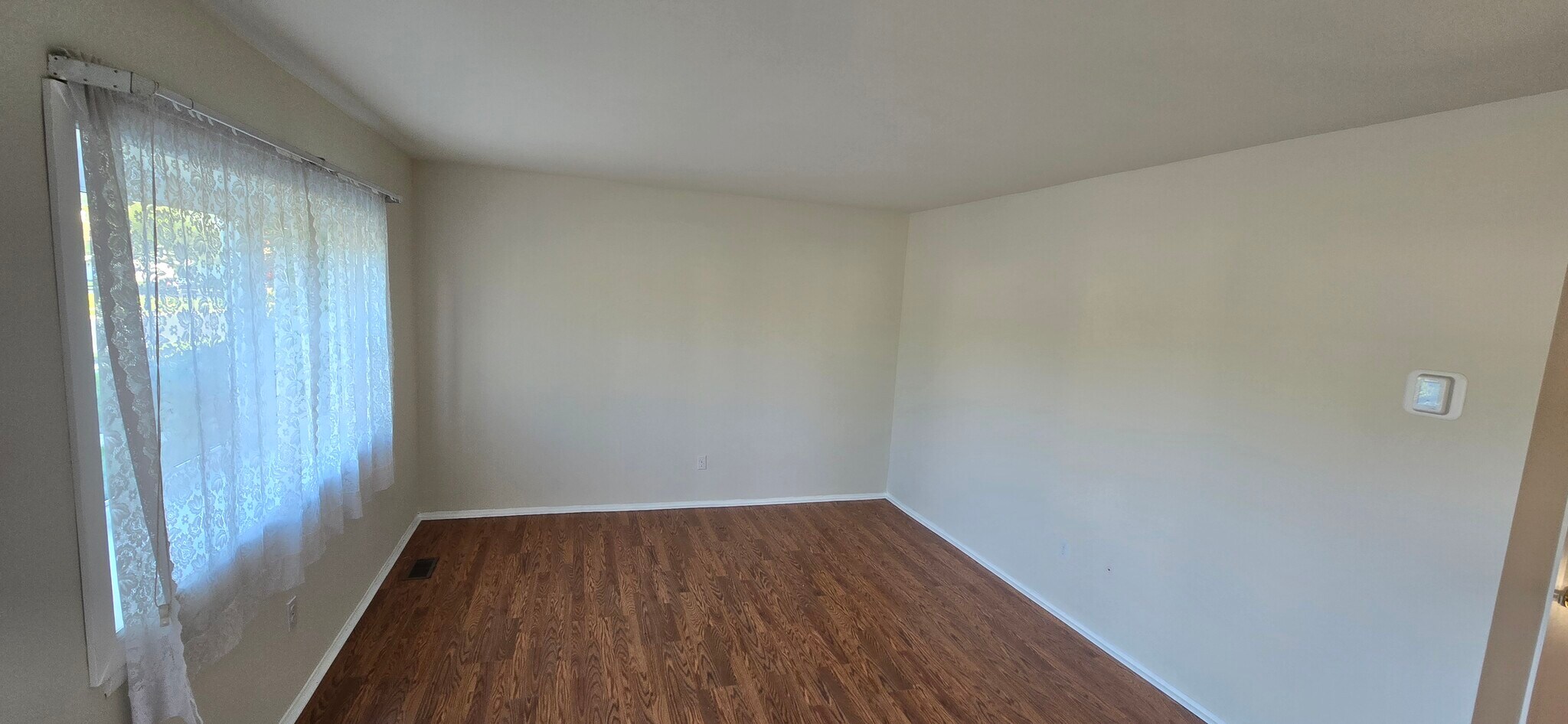 Living room - 70 Rittenhouse Dr
