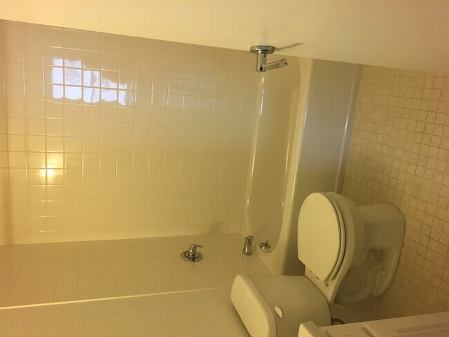 Building Photo - 1122 3rd Ave