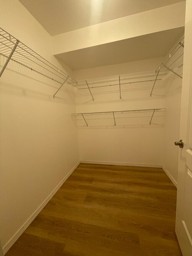 Walk in Coset - 13 Water St