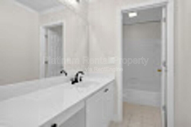 Building Photo - 230 Graystone Way
