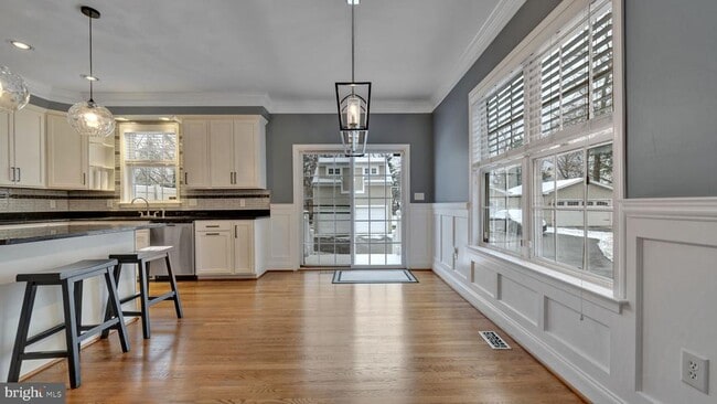 Building Photo - 1833 Drew St