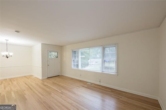 Building Photo - 2293 Vistamont Dr