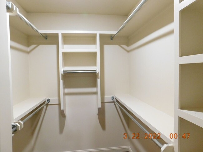 Building Photo - 1002 Springhill Rd