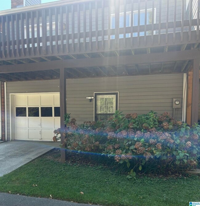 Building Photo - 2212 Ascot Ln