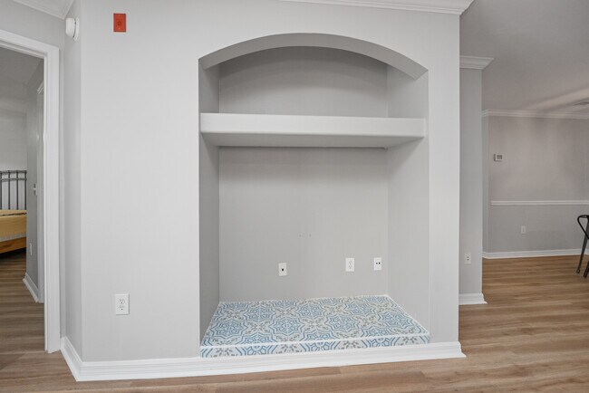 TV alcove - 3591 Kernan Blvd S