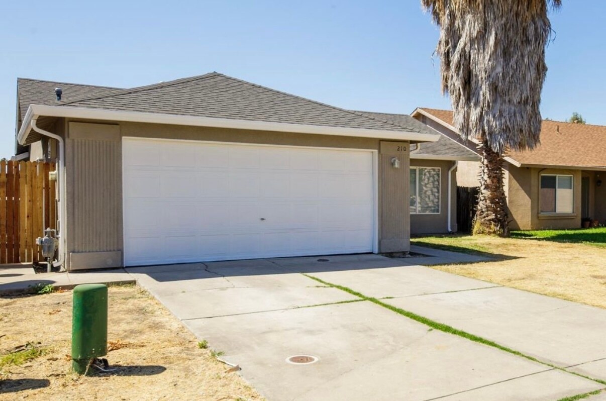 Building Photo - 210 Cordova Ln