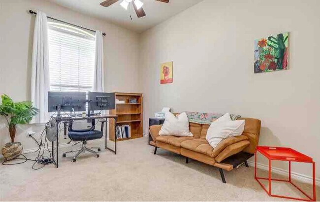 Building Photo - 1208 Lantana Ln