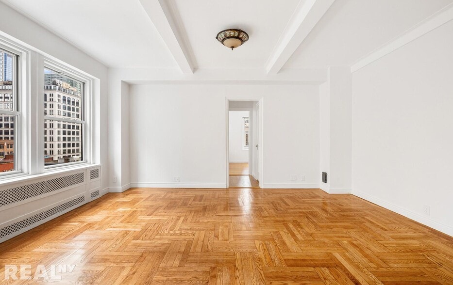 Building Photo - 433 W 34th St.
