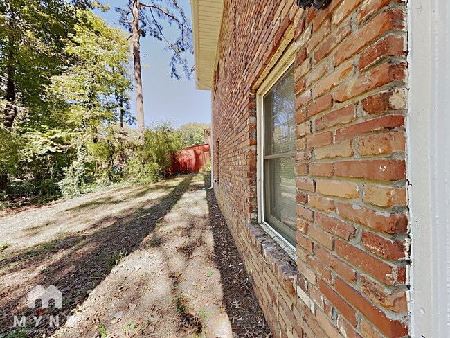 Building Photo - 3945 Camellia Trail