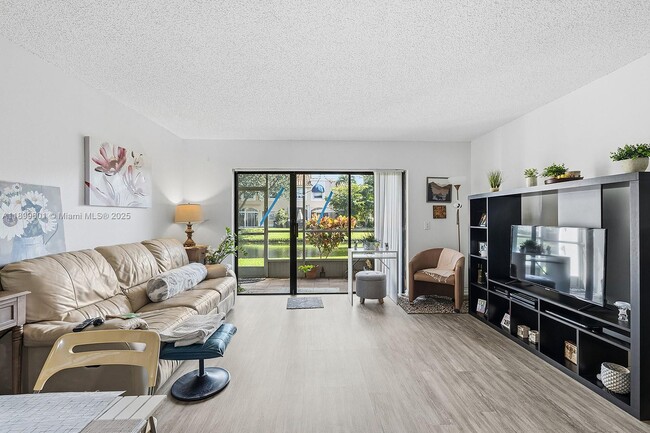 Building Photo - 428 Lakeview Dr