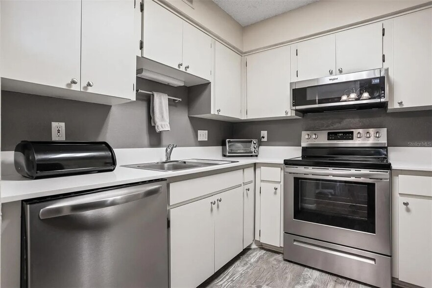 Building Photo - 2690 Coral Landings Blvd