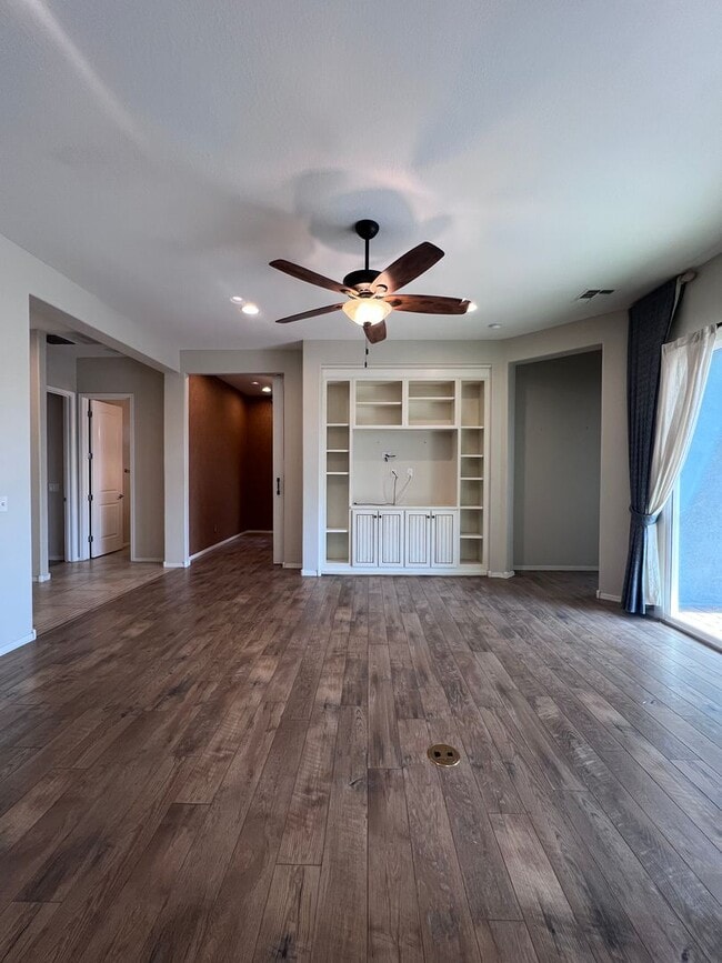 Building Photo - 2 Bedroom, 2 Bath with a Den/Office backs up to view of Hills.