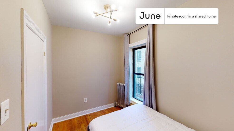 Building Photo - Room in Shared 4 bed/1 bath home