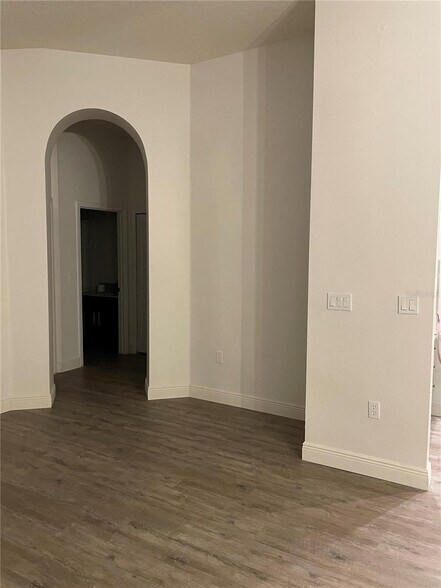 Building Photo - 6741 Breezy Palm Dr