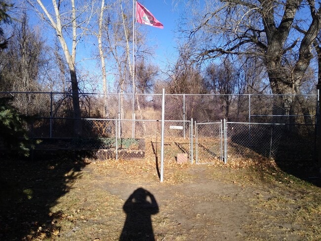Building Photo - Virginia Village Home New Paint, Carpet, Blinds Backs up to Cherry Creek Trail