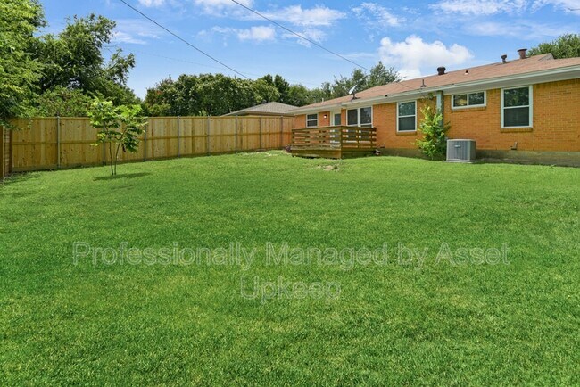 Building Photo - 1223 Dumont Dr