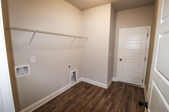 Building Photo - 412 Coles Way