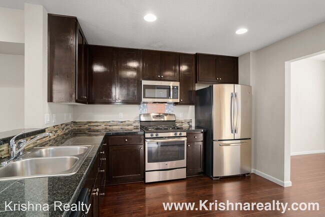 Building Photo - 3 br, 2.5 bath House - 10571 NE Park Ridge...