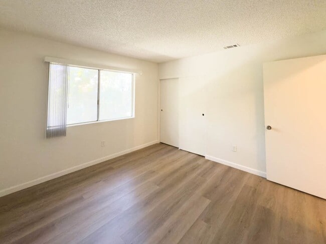 Building Photo - 2 BEDROOM 2 BATH CONDO IN GATED COMMUNITY ...