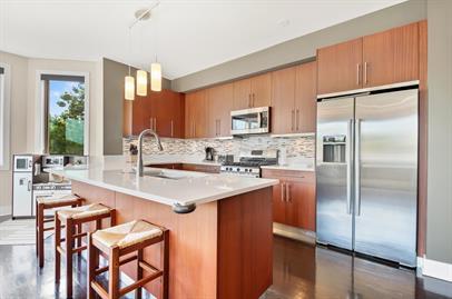 Building Photo - Rare Oversized Fully Furnished 3 Bed / 2.5 Bath 2,800+ SF Duplex with Private 1,000 SF Roof Deck ...