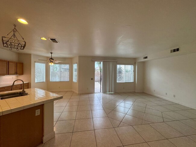 Building Photo - Nice House 5 beds 3.5 bath for lease in Eastvale