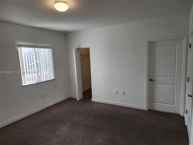 Building Photo - 452 NW 12th Pl